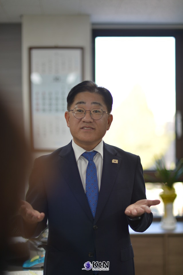 이기형 시장은 농지 조사 이후 농촌 현실을 반영한 제도 정비가 필요하다는 입장을 밝혔다. 단순히 위반 시설을 가려내 처분하는 방식보다 실제 농지 이용과 체험농업 운영 실태를 파악해 제도를 손질해야 한다는 설명이다. 