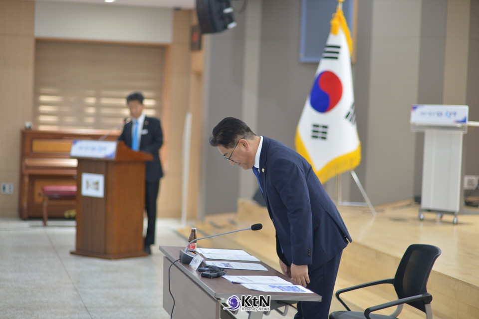 김포시는 취임 100일 동안 교통과 산업·일자리, 민생경제, 의료·복지, 인프라를 주요 정책으로 제시했다. /사진=이기형 김포시장 취임 100일 기자회견, K trendy NEWS DB ⓒ케이 트렌디뉴스 무단전재 및 수집, 재배포금지