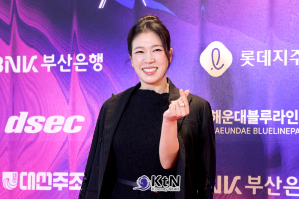 [KtN 현장포토] 부일영화상 여우조연상 염혜란, 블랙 드레스에 환한 미소  사진=2026. 10.08.K trendy NEWS DB ⓒ케이 트렌디뉴스 무단전재 및 수집, 재배포금지