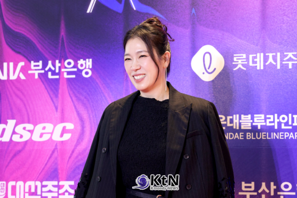 [KtN 현장] 부일영화상 여우조연상 염혜란, 블랙 드레스에 환한 미소  사진=2026. 10.08.K trendy NEWS DB ⓒ케이 트렌디뉴스 무단전재 및 수집, 재배포금지