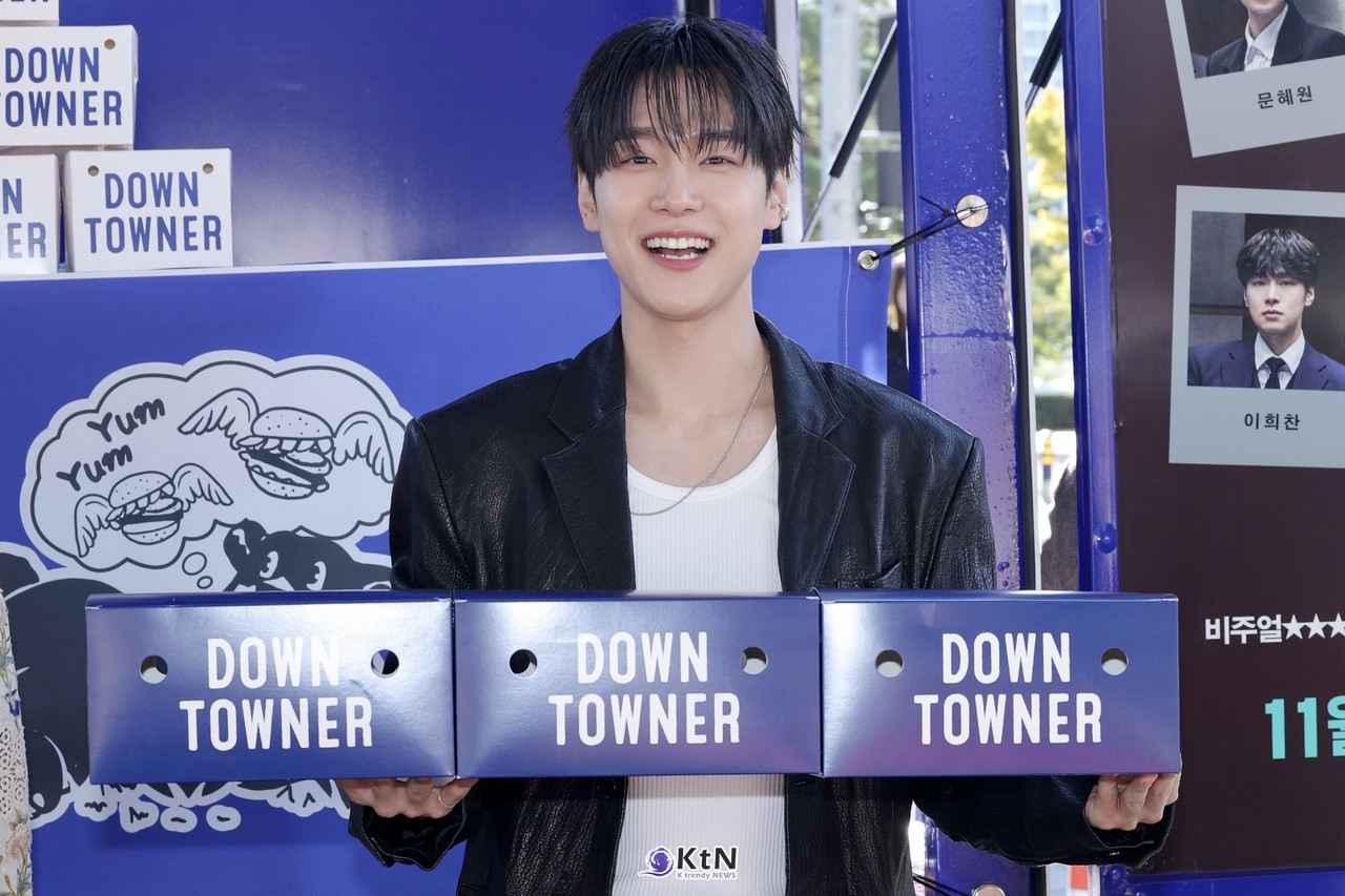 [KtN 현장포토] 레더 재킷에 치명적 눈웃음…'최종면접' 강유석, 영화의전당 달군 남친룩의 정석 [BIFF 2026]     사진=2026. 10.10.K trendy NEWS DB ⓒ케이 트렌디뉴스 무단전재 및 수집, 재배포금지