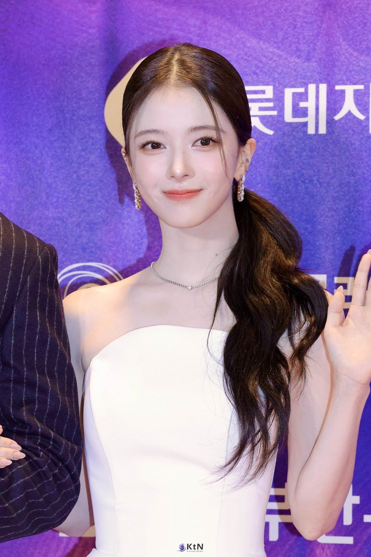 [KtN 현장포토] "실제 연인 같은 호흡" 노정의, 카사마츠 쇼 팔짱 끼고 사뿐사뿐  [제35회 부일영화상] 다정한 팔짱과 환한 미소…'면도' 카사마츠 쇼·노정의 특급 호흡  사진=2026. 10.10.K trendy NEWS DB ⓒ케이 트렌디뉴스 무단전재 및 수집, 재배포금지