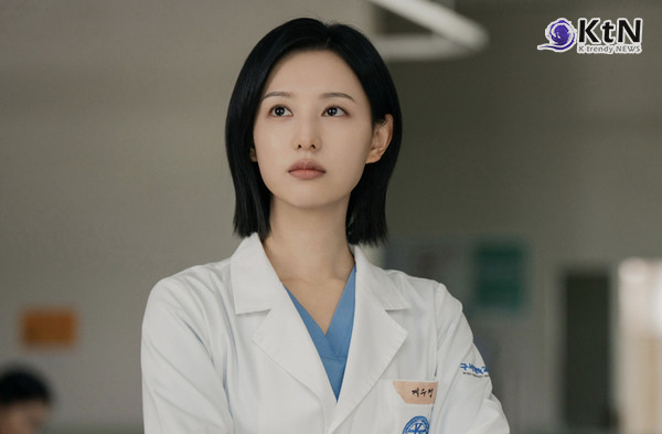 김지원 주연 ‘닥터X’, 넷플릭스 비영어권 글로벌 1위…첫방 3일 만에 460만 뷰  사진=2026. 10.14. 넷플릭스  갈무리 K trendy NEWS DB ⓒ케이 트렌디뉴스 무단전재 및 수집, 재배포금지