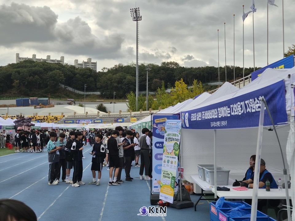 김포종합운동장에는 AI와 로봇, 드론, 의료, K뷰티, 웹툰 등 여러 직업을 직접 경험할 수 있는 부스가 마련됐다. /사진=K trendy NEWS DB ⓒ케이 트렌디뉴스 무단전재 및 수집, 재배포금지