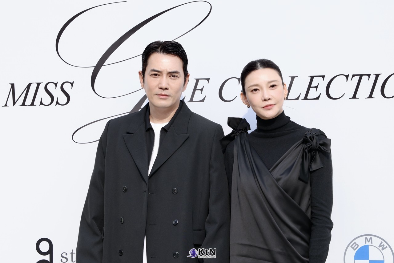 [KtN 현장포토] 주상욱♥차예련, 예술의전당 시선 싹쓸이한 '올블랙 시밀러룩'' … '미스지콜렉션 2027 S/S'  사진=2026. 10.15.K trendy NEWS DB ⓒ케이 트렌디뉴스 무단전재 및 수집, 재배포금지