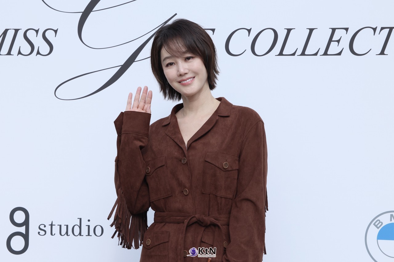 [KtN 현장포토] 김성령, 프린지 디테일 살린 세련된 가을 패션 사진=2026. 10.15.K trendy NEWS DB ⓒ케이 트렌디뉴스 무단전재 및 수집, 재배포금지