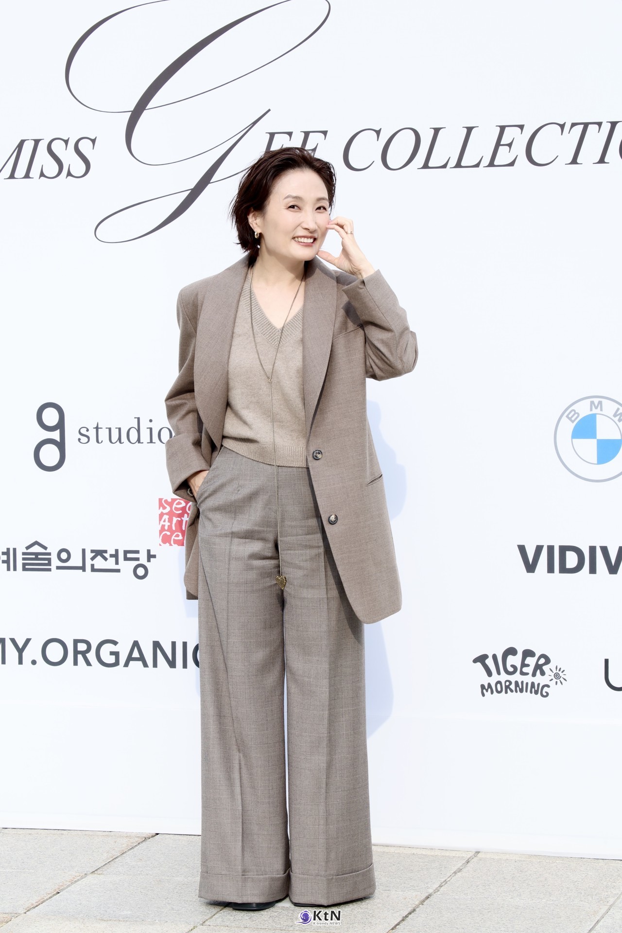  [KtN 현장포토]  박경림, 가을 품은 톤온톤 슈트룩… 미스지콜렉션 2027 S/S 포토콜 참석  사진=2026. 10.15.K trendy NEWS DB ⓒ케이 트렌디뉴스 무단전재 및 수집, 재배포금지