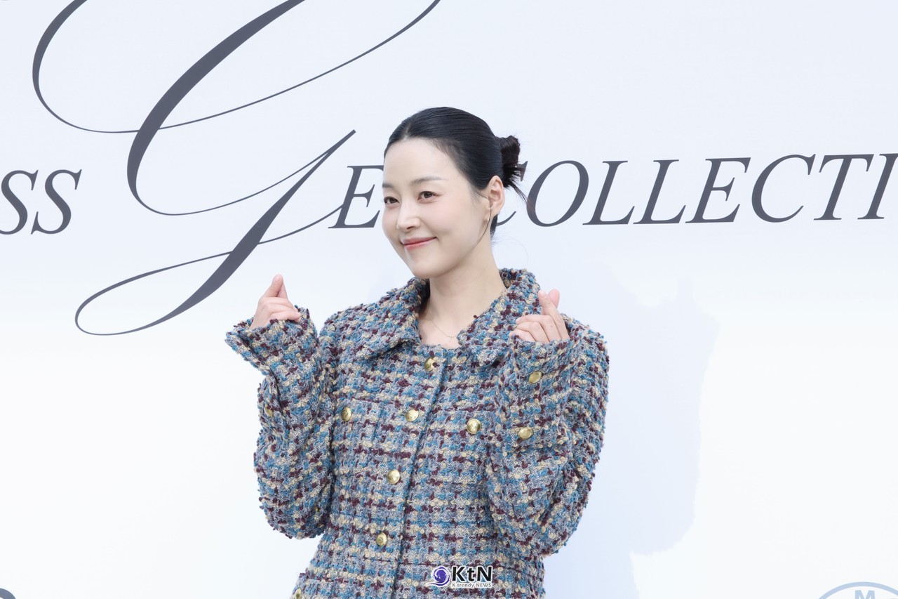 [KtN 현장포토] 한지혜, 가을 머금은 트위드 룩… '클래식의 정석' 예술의 전당 음악광장서 열린 미스지콜렉션 2027 S/S 포토콜 참석  사진=2026. 10.15.K trendy NEWS DB ⓒ케이 트렌디뉴스 무단전재 및 수집, 재배포금지