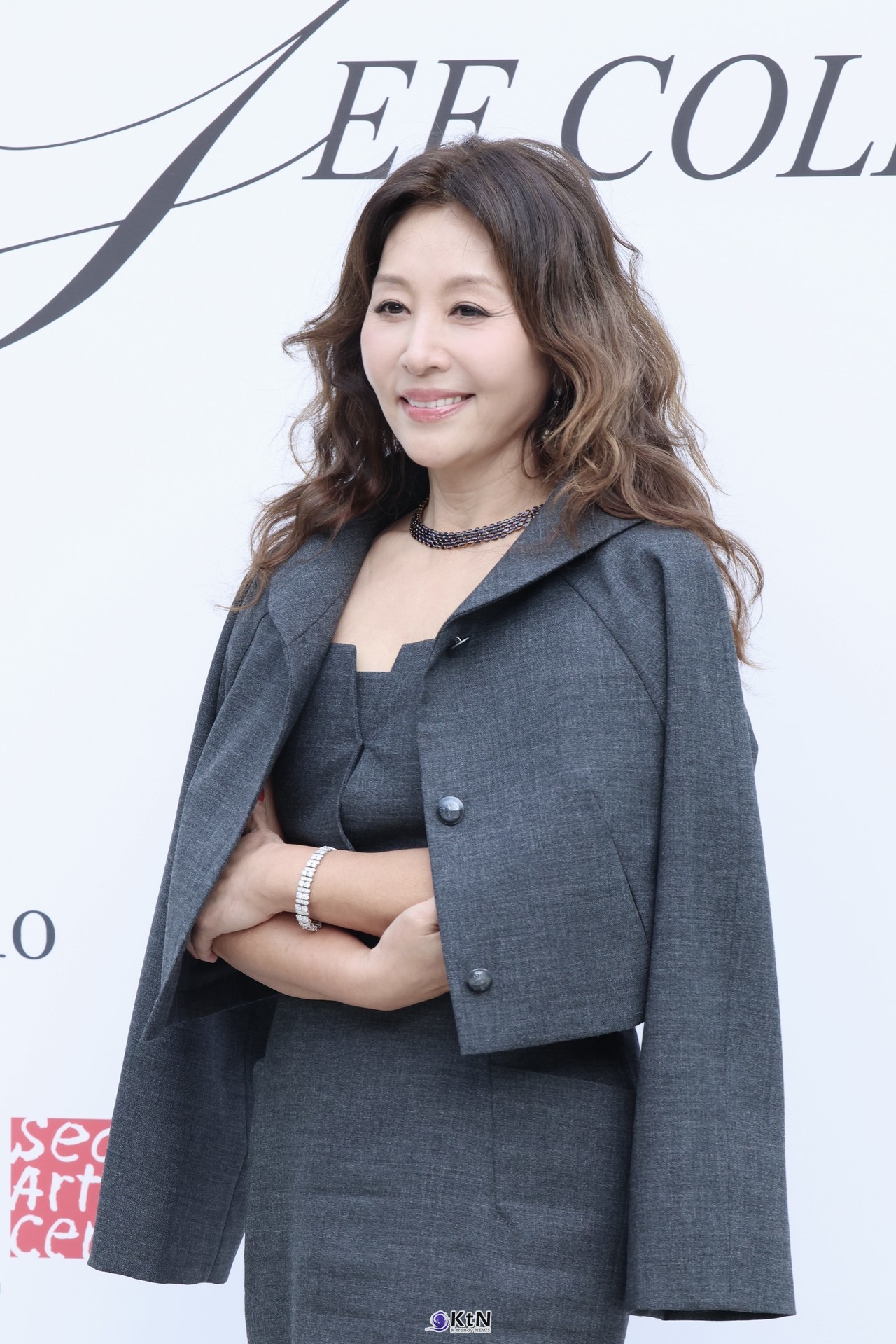 [KtN 현장포토] 최명길, 짙은 그레이 톤으로 완성한 '고혹적인 중년의 멋' ...최명길, 예술의 전당서 열린 미스지 콜렉션 포토콜 참석  사진=2026. 10.15.K trendy NEWS DB ⓒ케이 트렌디뉴스 무단전재 및 수집, 재배포금지