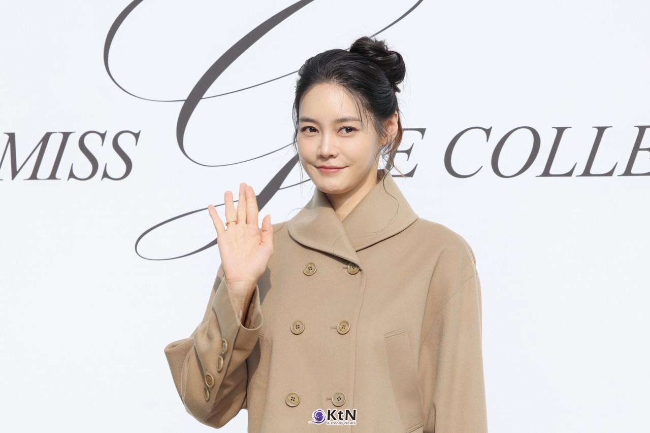 [KtN 현장포토] 안현모, 가을 여신의 완벽한 베이지 룩… '미스지콜렉션 참석'  사진=2026. 10.15.K trendy NEWS DB ⓒ케이 트렌디뉴스 무단전재 및 수집, 재배포금지