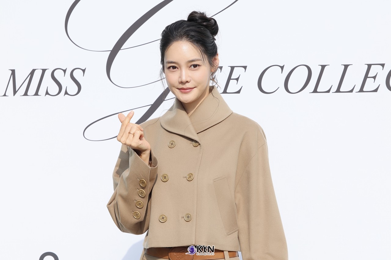 [KtN 현장포토] 안현모, 가을 여신의 완벽한 베이지 룩… '미스지콜렉션 참석'  사진=2026. 10.15.K trendy NEWS DB ⓒ케이 트렌디뉴스 무단전재 및 수집, 재배포금지