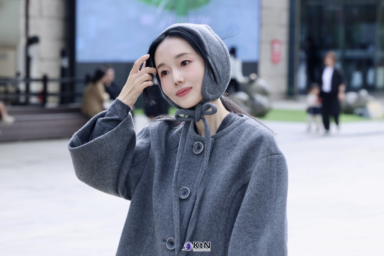 [KtN 현장포토] 이정현, 와이드 핏과 보닛 햇의 조화… 감각적인 가을 스타일링 … 미스지콜렉션 2027 S/S  사진=2026. 10.15.K trendy NEWS DB ⓒ케이 트렌디뉴스 무단전재 및 수집, 재배포금지