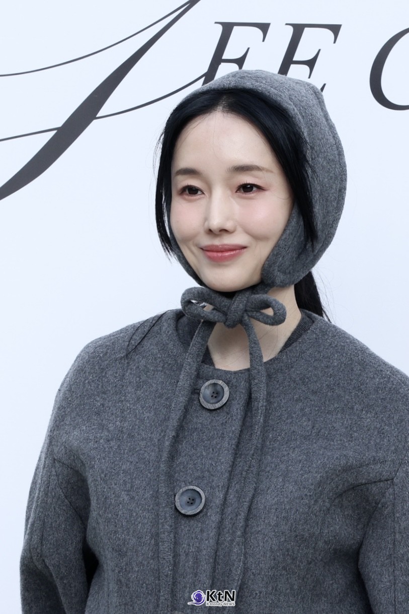 [KtN 현장포토] 이정현, 와이드 핏과 보닛 햇의 조화… 감각적인 가을 스타일링 … 미스지콜렉션 2027 S/S  사진=2026. 10.15.K trendy NEWS DB ⓒ케이 트렌디뉴스 무단전재 및 수집, 재배포금지