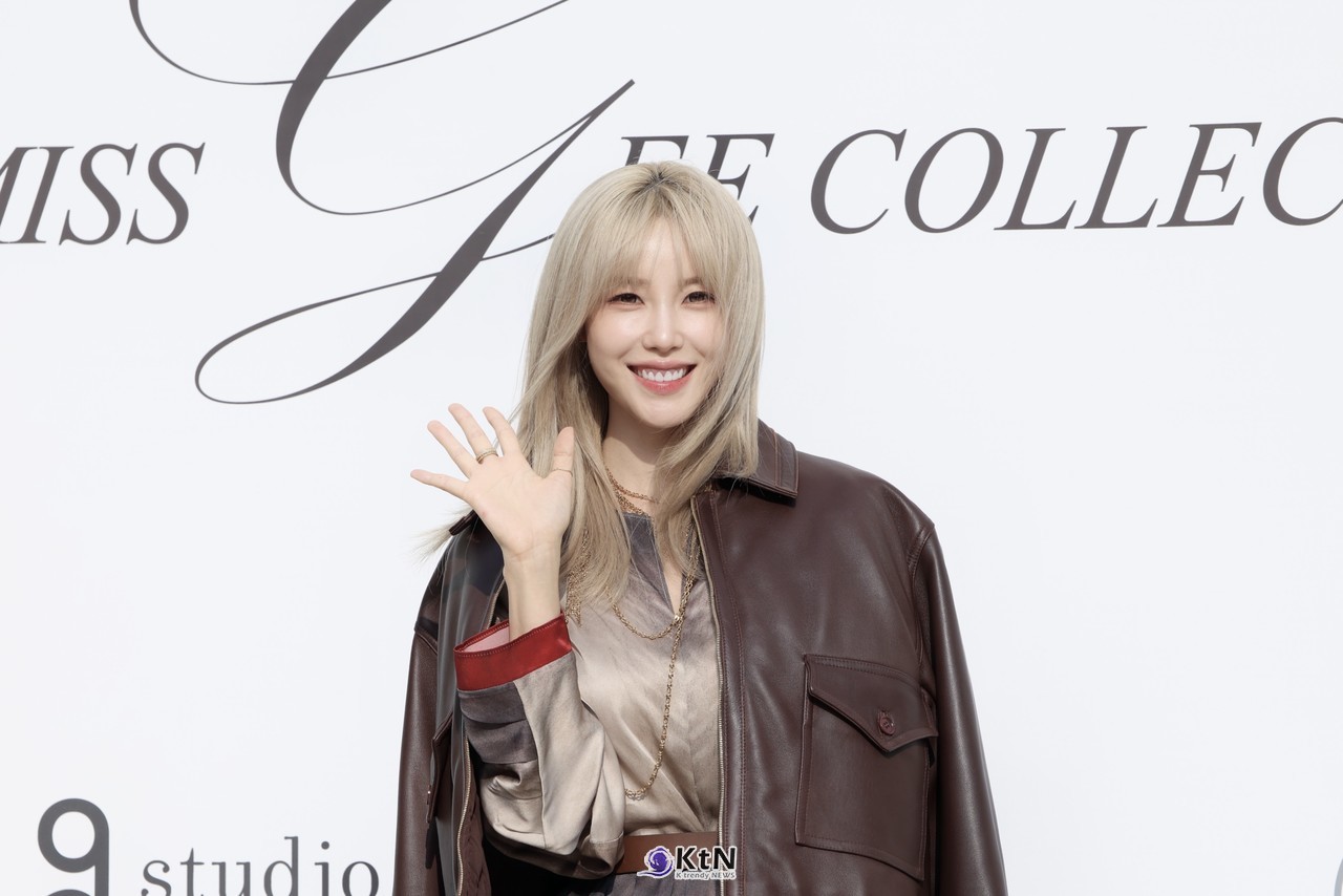  [KtN 현장포토] 전효성, 유니크한 패턴 원피스와 브라운 레더의 완벽 조화  … '미스지콜렉션 2027 S/S'  사진=2026. 10.15.K trendy NEWS DB ⓒ케이 트렌디뉴스 무단전재 및 수집, 재배포금지
