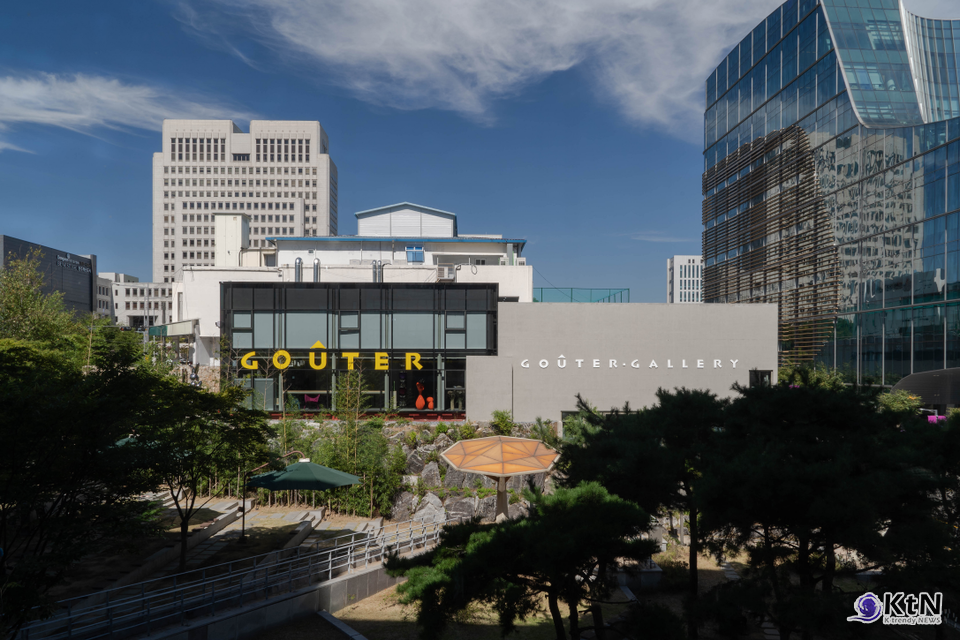구띠 갤러리 전시로 읽는 혼합매체 회화, 마티에르, 탈평면성, 해외 작가 전시의 검증 구조. 사진=구띠 갤러리, K trendy NEWS DB ⓒ케이 트렌디뉴스 무단전재 및 수집, 재배포금지