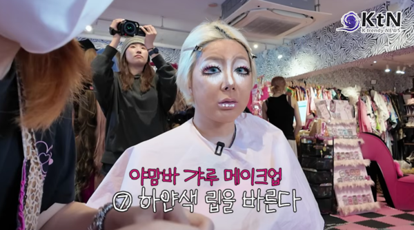 [K TREND] 서인영, 일본 도쿄서 '야만바 갸루' 파격 변신…현지인도 놀란 2000년대 메이크업 사진=2026. 10.20. 유튜브 영상 갈무리 K trendy NEWS DB ⓒ케이 트렌디뉴스 무단전재 및 수집, 재배포금지