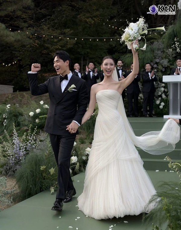 넷플릭스 흥행작 '케데헌' 주역 부부 탄생! '신영균 외손녀' 이재, 동화 같은 가든 웨딩  사진=2026. 10.20. 이재 인스타그램 갈무리 K trendy NEWS DB ⓒ케이 트렌디뉴스 무단전재 및 수집, 재배포금지