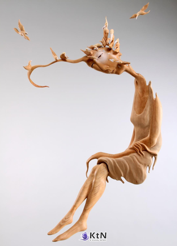 전경선, '투명한 것에 대하여'(About the Things That Are Transparent), 나무, 270×280×200cm, 2010. 사진=10의n승