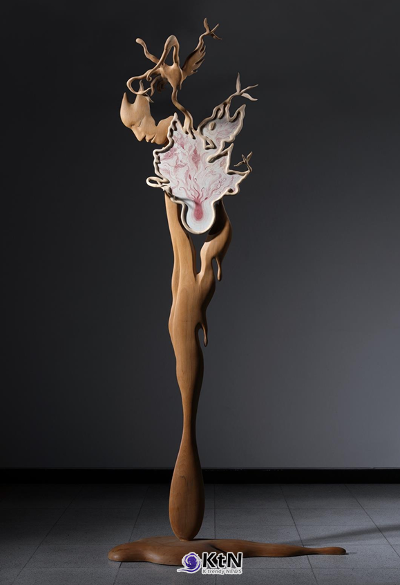 전경선, '투명한 기억'(A Transparent Memory), 나무, 150×80×40cm, 2024. 사진=전경선 작가 자료
