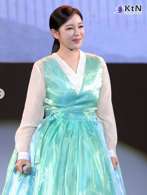 가수 송가인을 상대로 제기된 가요 ‘단장의 미아리 고개’ 저작권 침해 소송이 미국 연방지방법원에서 최종 각하됐다. 재판부는 재판 관할권 부재를 판결 사유로 명시하는 동시에, 원고가 인공지능(AI)을 남용해 부실한 소송 서류를 반복적으로 제출한 점을 지적하며 제재 가능성을 경고했다.  사진=2026. 10.22. 송가인 인스타그램 갈무리 K trendy NEWS DB ⓒ케이 트렌디뉴스 무단전재 및 수집, 재배포금지