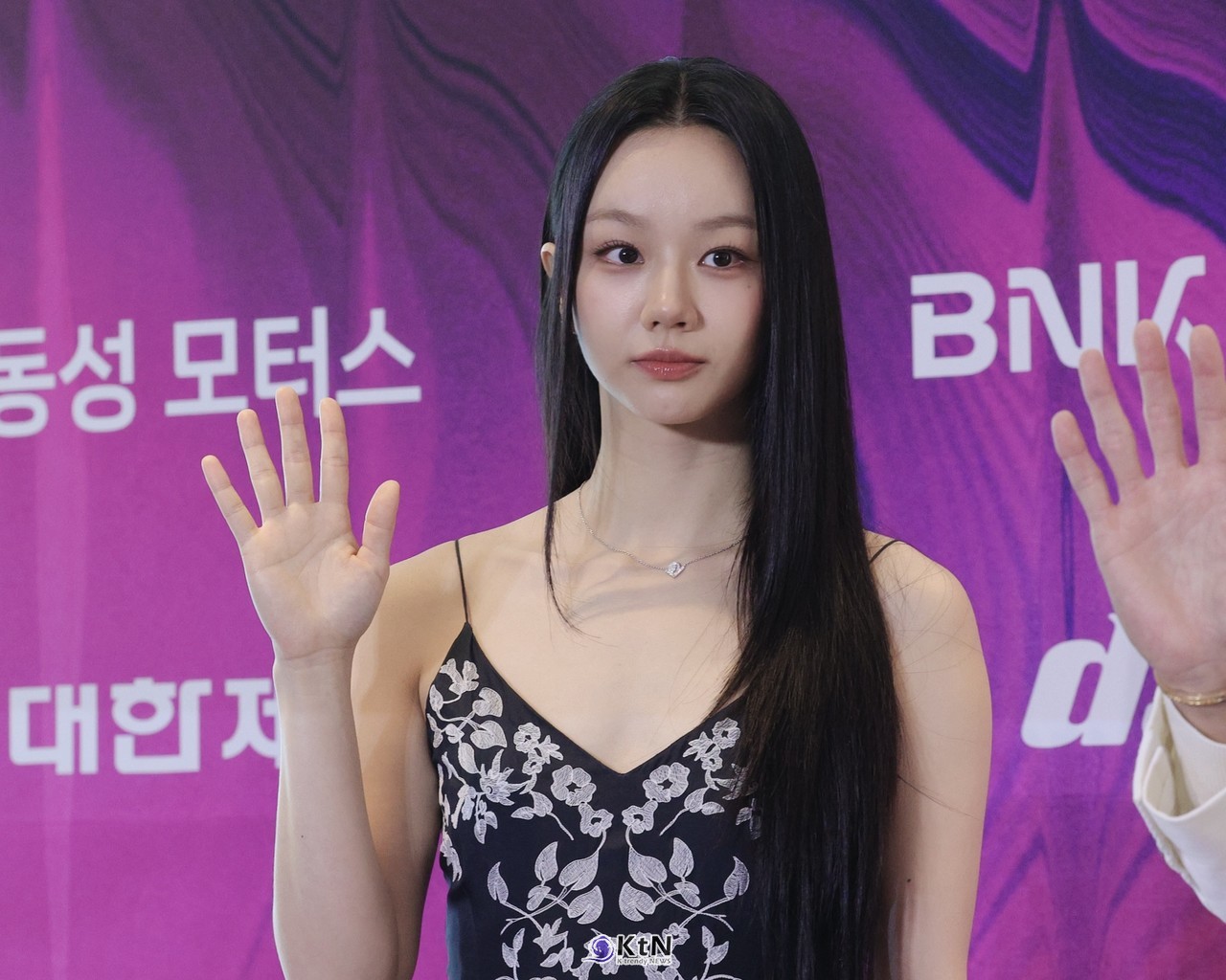 [KtN 현장포토]  배우 이혜리가 7일 오후 부산 해운대구 시그니엘 부산 그랜드 볼룸에서 열린 제35회 부일영화상 핸드프린팅 행사에 참석해 다채로운 표정과 포즈를 선보였다.  사진=2026. 10.07.K trendy NEWS DB ⓒ케이 트렌디뉴스 무단전재 및 수집, 재배포금지