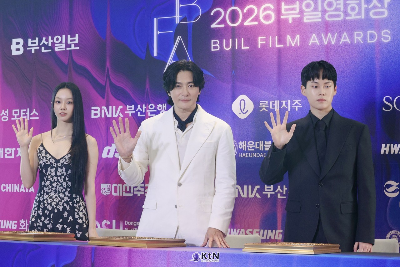 [KtN 현장포토] 장동건·이혜리·최현진, 부일영화상 빛낸 3인 3색 핸드프린팅 현장  사진=2026. 10.23.K trendy NEWS DB ⓒ케이 트렌디뉴스 무단전재 및 수집, 재배포금지