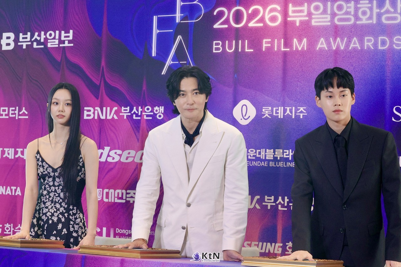 [KtN 현장포토] 장동건·이혜리·최현진, 부일영화상 빛낸 3인 3색 핸드프린팅 현장  사진=2026. 10.23.K trendy NEWS DB ⓒ케이 트렌디뉴스 무단전재 및 수집, 재배포금지