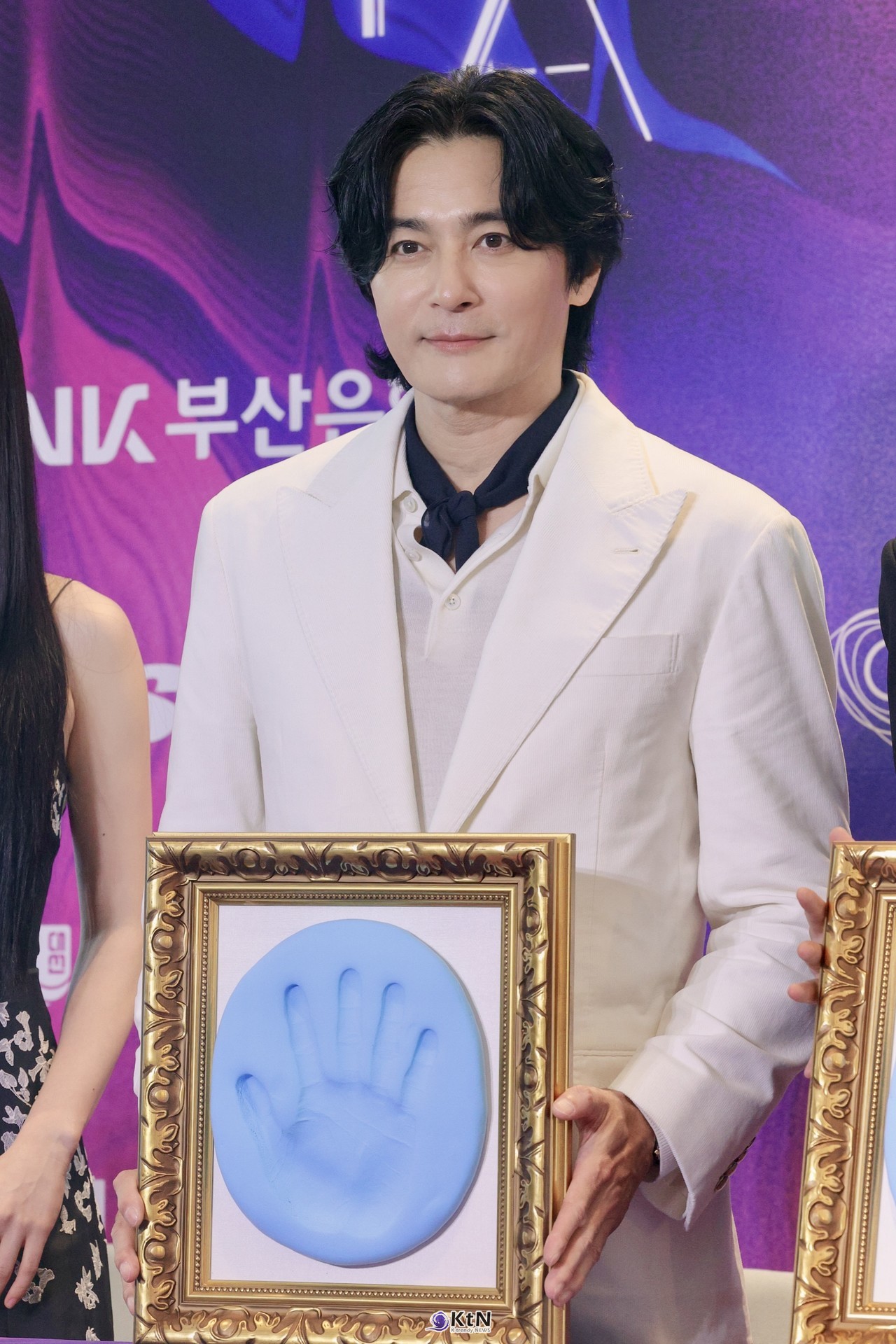 [KtN 현장포토] 장동건·이혜리·최현진, 부일영화상 빛낸 3인 3색 핸드프린팅 현장  사진=2026. 10.23.K trendy NEWS DB ⓒ케이 트렌디뉴스 무단전재 및 수집, 재배포금지