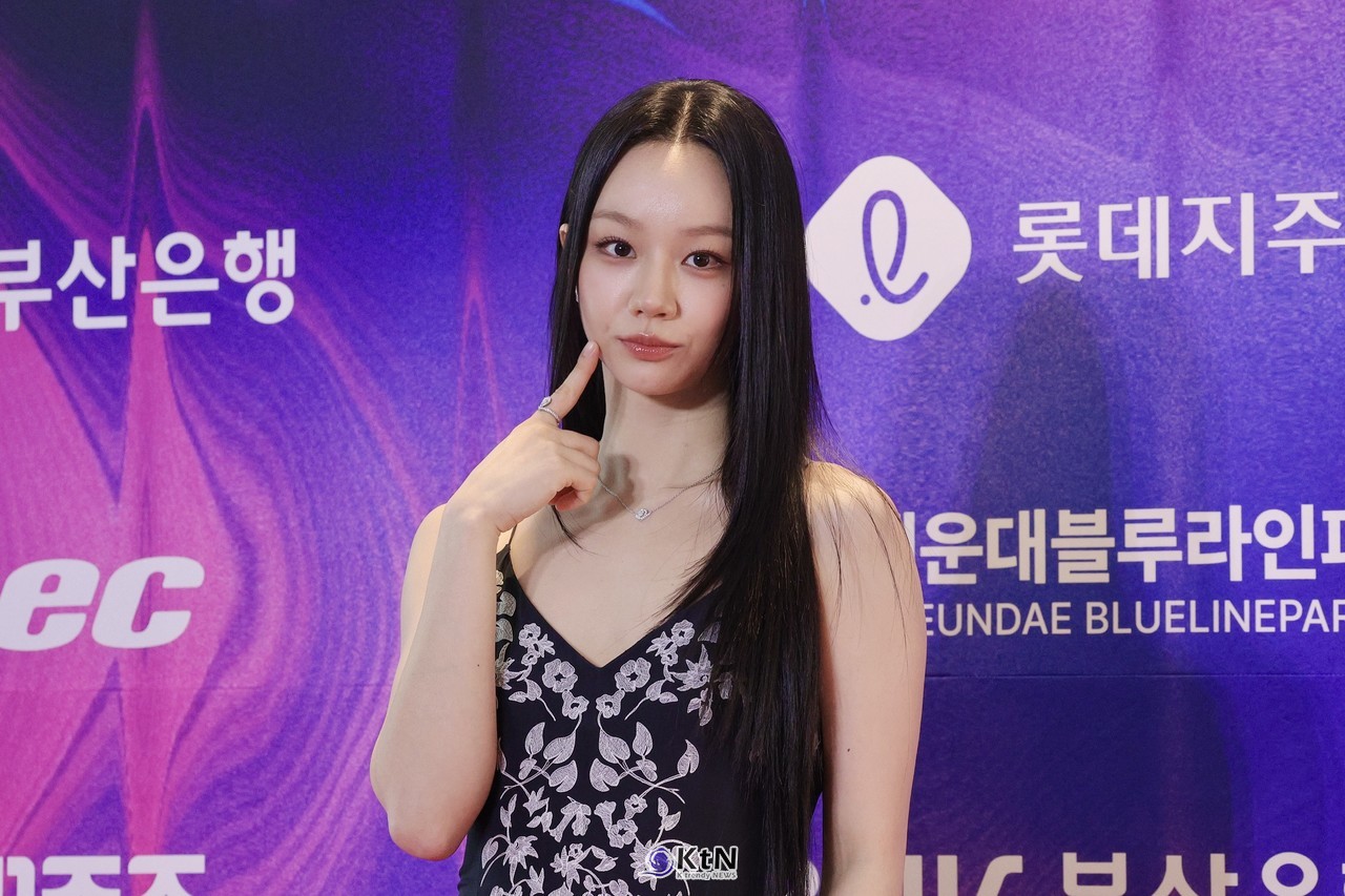 [KtN 현장포토] 제35회 부일영화상 레드카펫, 우아함에 위트 더한 이혜리의 플로럴 룩  사진=2026. 10.23.K trendy NEWS DB ⓒ케이 트렌디뉴스 무단전재 및 수집, 재배포금지