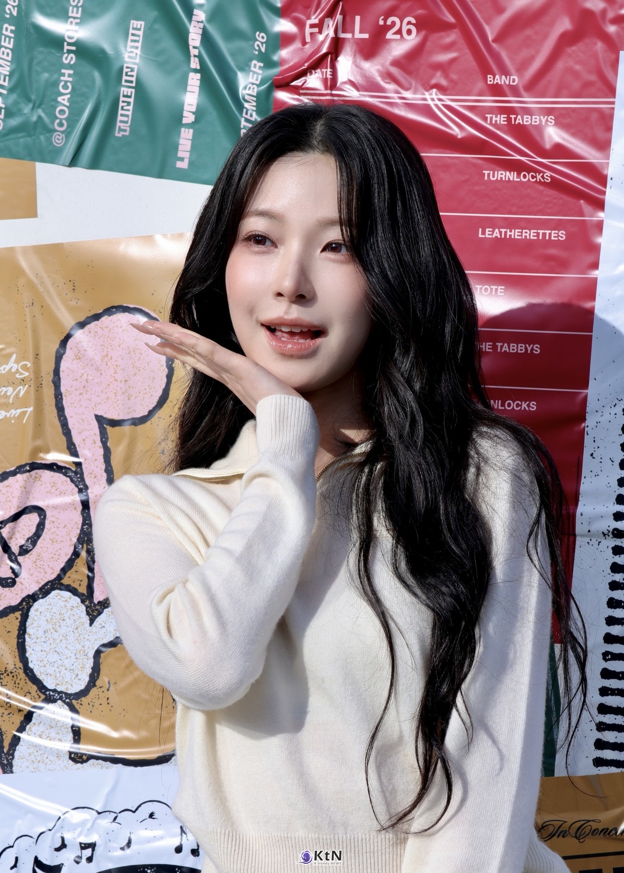[KtN 현장포] 프로미스나인 백지헌, 성수동 홀린 요정 비주얼… '심쿵 손키스'  코치(COACH)의 ‘코치 LIVE YOUR STORY 팝업’ 오픈 기념 포토콜 사진=2026. 10.23.K trendy NEWS DB ⓒ케이 트렌디뉴스 무단전재 및 수집, 재배포금지