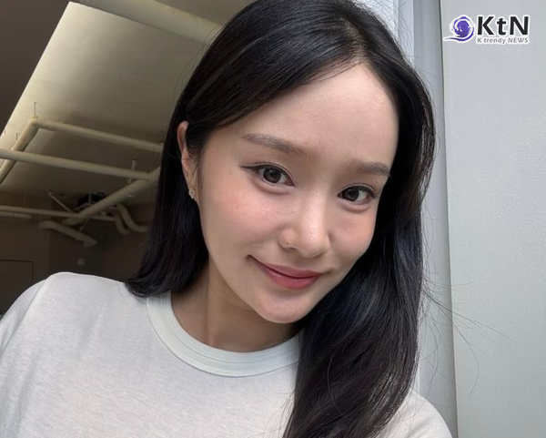 27일 유명 유튜버 헤이지니가 운영하는 기업 키즈웍스는 과거 자사 중국어 채널 크리에이터로 근무했던 전 직원의 열악한 노동 환경 폭로에 대해 "당시 상황에 대한 서로 다른 기억과 인식이 존재한다"며 공식 입장을 내고 사실관계 바로잡기에 나섰다.  사진=2026. 10.27.sns 갈무리 K trendy NEWS DB ⓒ케이 트렌디뉴스 무단전재 및 수집, 재배포금지