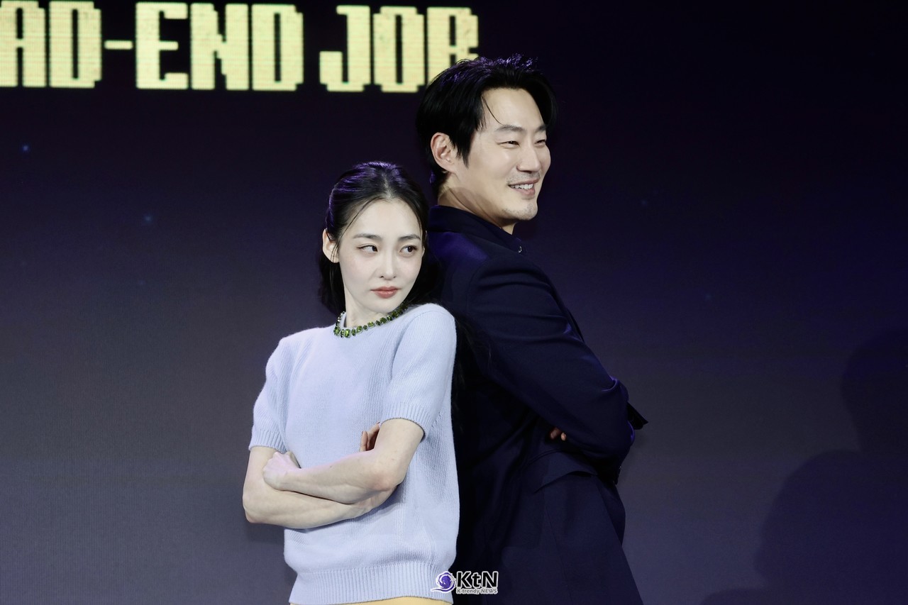 [KtN 현장포토] 김민하·이희준, 시선 사로잡는 피지컬 차이… 넷플릭스 '꿀알바' 출격  사진=2026. 10.28.K trendy NEWS DB ⓒ케이 트렌디뉴스 무단전재 및 수집, 재배포금지