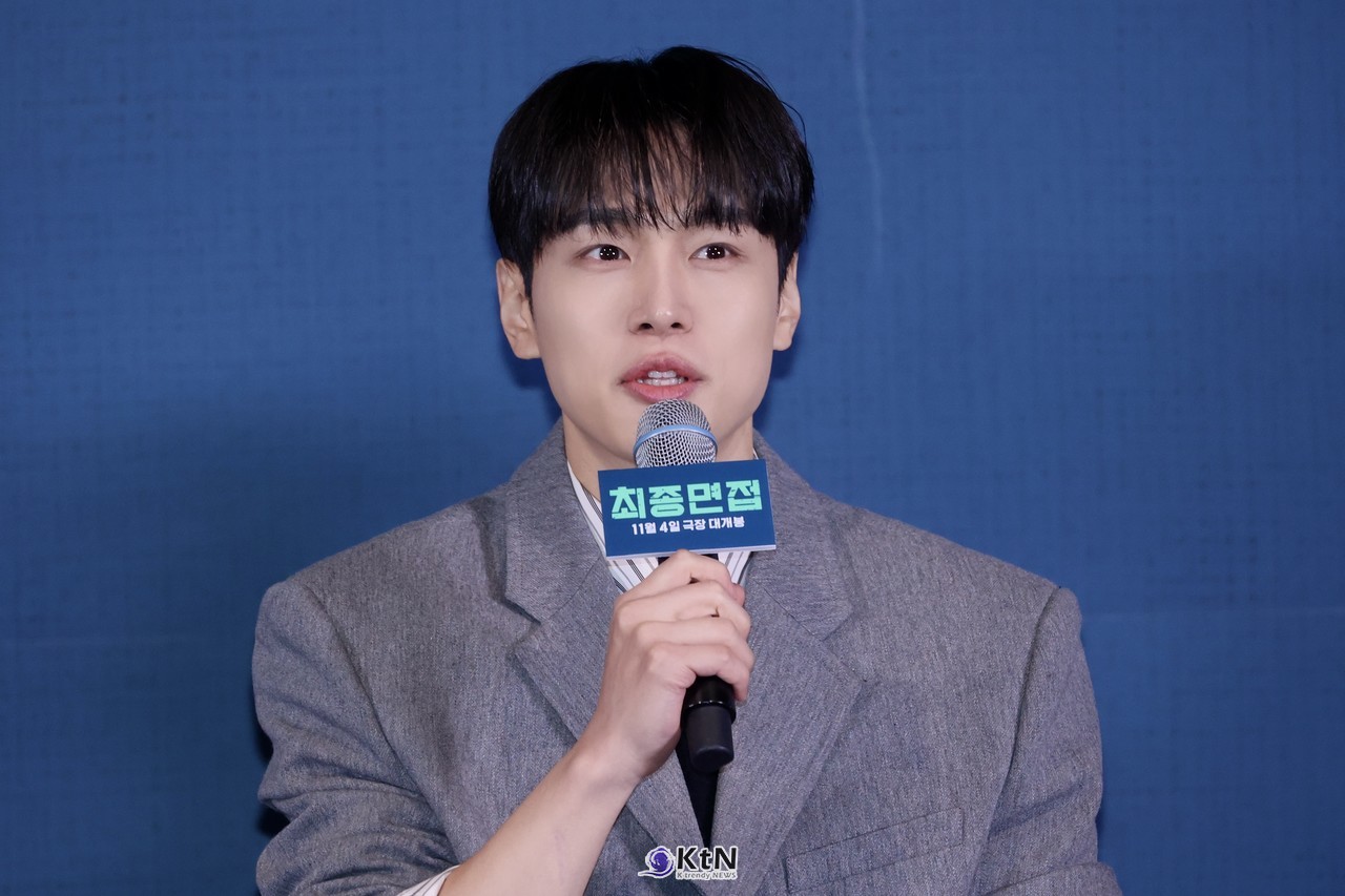  [KtN 현장포토] '최종면접' 강유석, 28일 용산 CGV 언론시사회 참석…클래식 재킷과 스트라이프 셔츠 매치로 지적 캐릭터 표현   사진=2026. 10.29 K trendy NEWS DB ⓒ케이 트렌디뉴스 무단전재 및 수집, 재배포금지