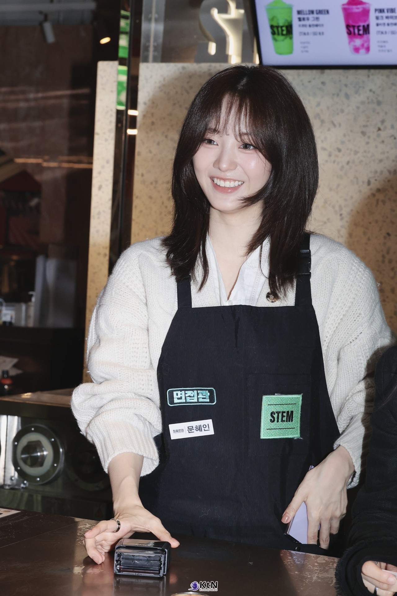 [KtN 현장포토] ‘최종면접’ 조이현, 일일 면접관 출격…시선 사로잡는 환한 미소 코엑스 스템커피서 열린 ‘최종면접’ 오프라인 이벤트 참석   사진=2026. 10.31 K trendy NEWS DB ⓒ케이 트렌디뉴스 무단전재 및 수집, 재배포금지