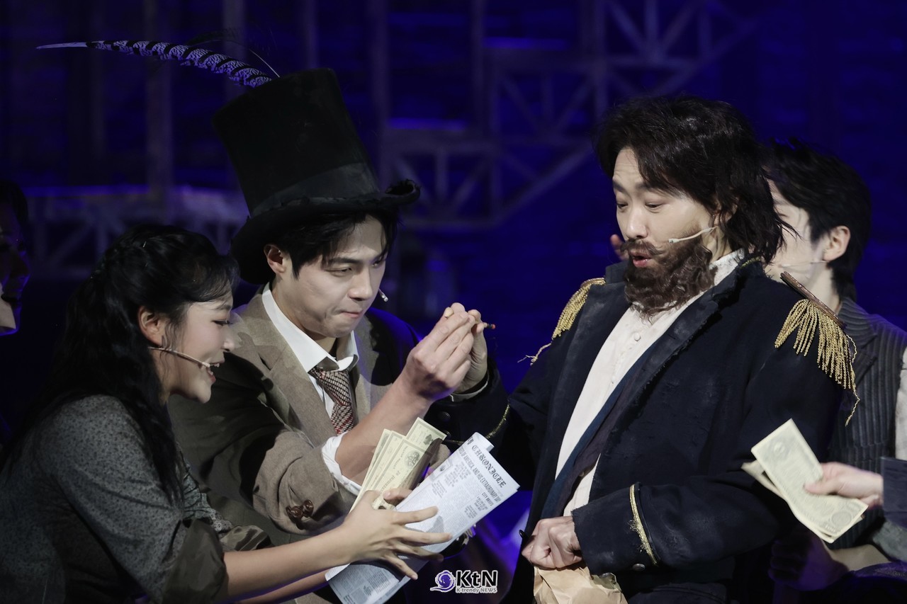 [KtN 문화 현장 리포트 ] 뮤지컬 ‘마제스티’ 프레스콜 ...기상천외한 황제 노턴 1세의 이야기로 시대 넘어선 메시지 전한 뮤지컬 ‘마제스티!’가 그 삶을 무대 위에 펼쳐냈다.  사진=2026. 10.31 K trendy NEWS DB ⓒ케이 트렌디뉴스 무단전재 및 수집, 재배포금지