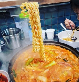 [생방송 투데이] '맛의 승부사' 맛집 위치는? 빵, 튀김, 부대찌개 맛집 소개 < 연예 < 뉴스 < 기사본문 - K trendy NEWS